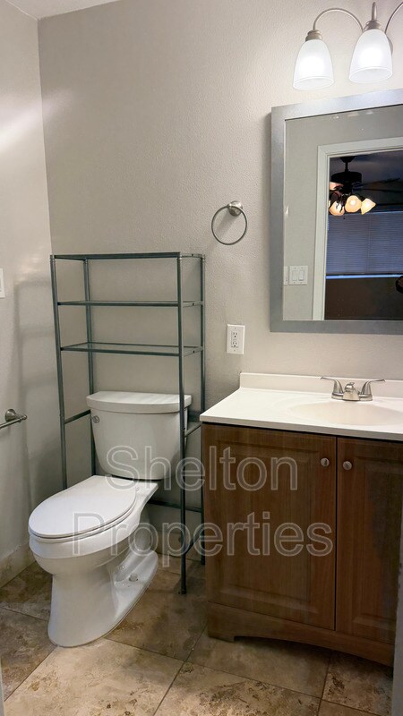 Building Photo - 523 E Malibu Dr