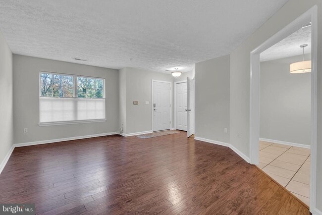 Building Photo - 10 Ironstone Ct