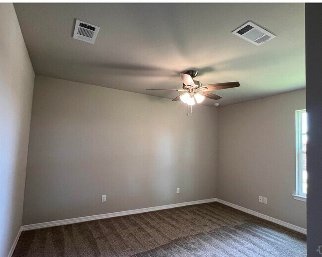 Building Photo - 4630 Santa Rosa Dr