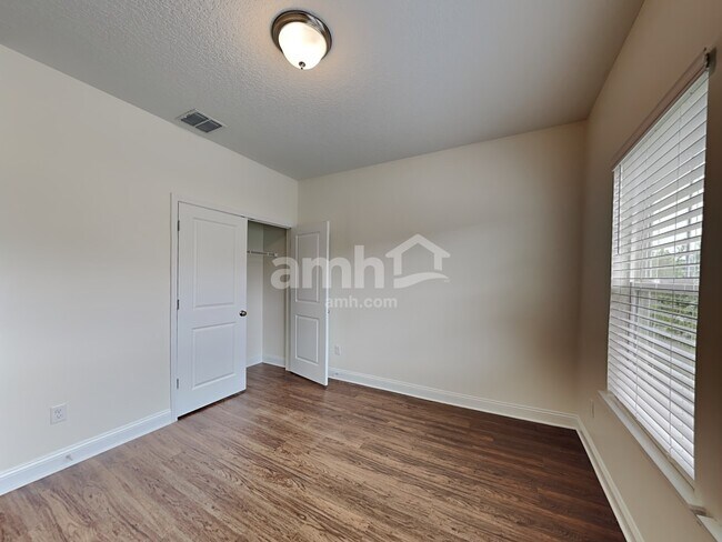 Building Photo - 887 Sunny Stroll Dr