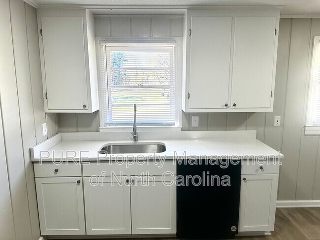 Building Photo - 504A Moore Dr