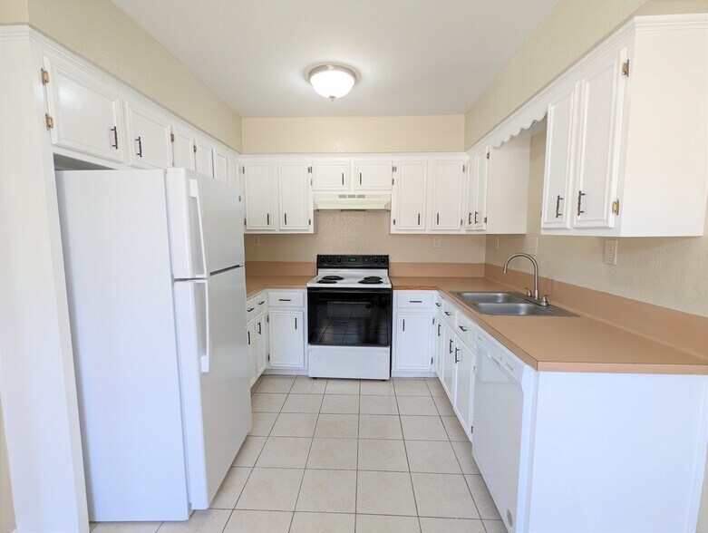 Building Photo - 131 Las Palmas St