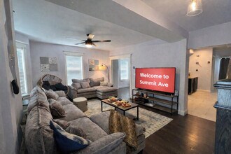 Building Photo - 22 Thurman St