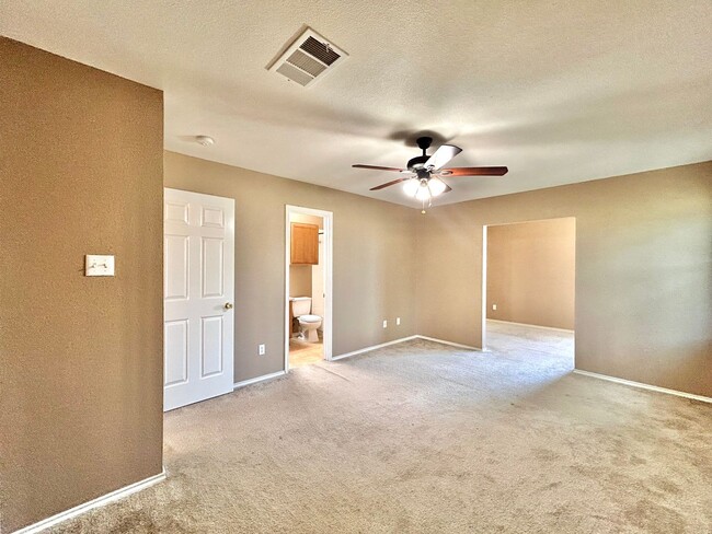 Building Photo - Nice 3BR/2.5BA Two-Story Home with 3-Car G...