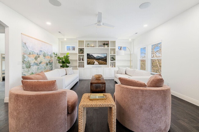 Building Photo - 802 NW D St