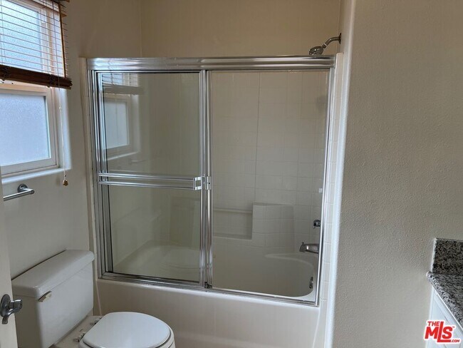 Building Photo - 12375 Osborne Pl