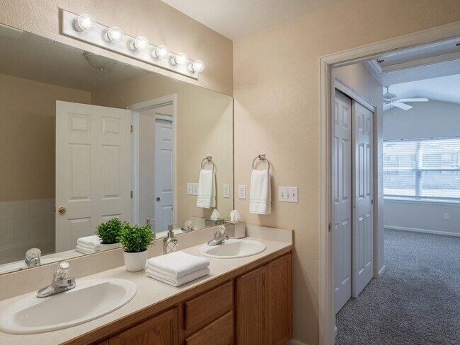 Building Photo - Lakeside 3 Bed/2.5 Bath Townhome in Gateway Community! Quiet, Scenic Living in The Heart Of Denver!