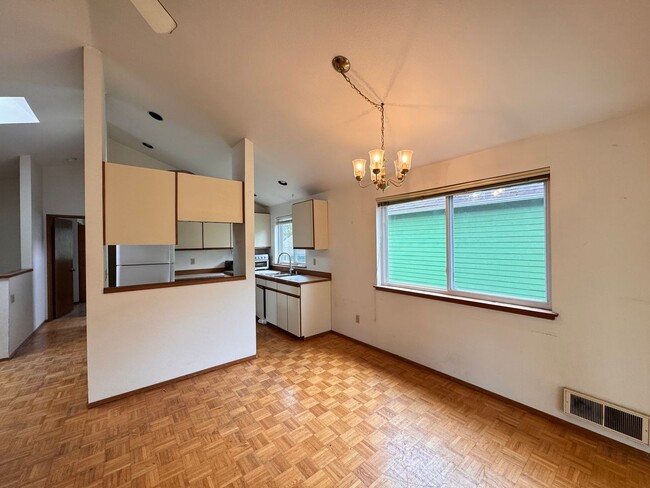 Building Photo - Beautiful Wedgwood Home with Flexible Living + 2nd Kitchen