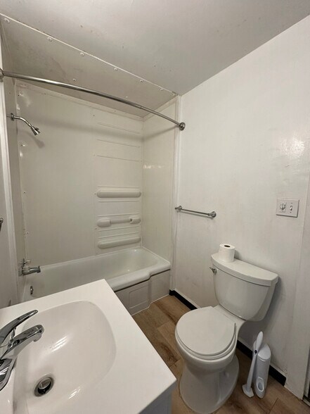 Building Photo - 810 N 24th Ave