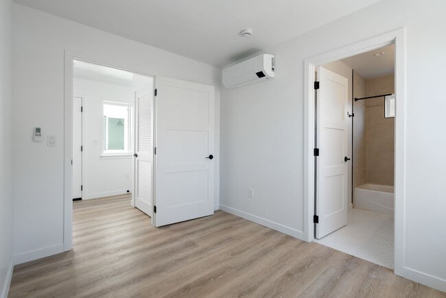 Building Photo - AVAILABLE FOR 2026-2027 SCHOOL YEAR...14 B...