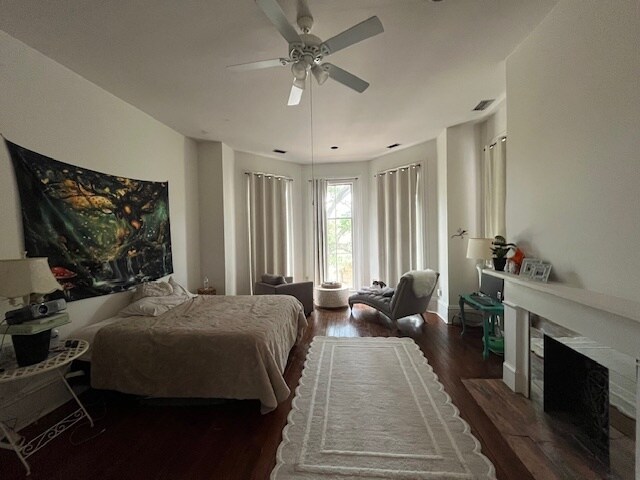 Bedroom with Bay Windows - 215 W Gwinnett St