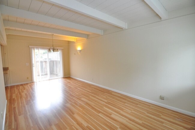 Building Photo - 532 Tyrella Ave