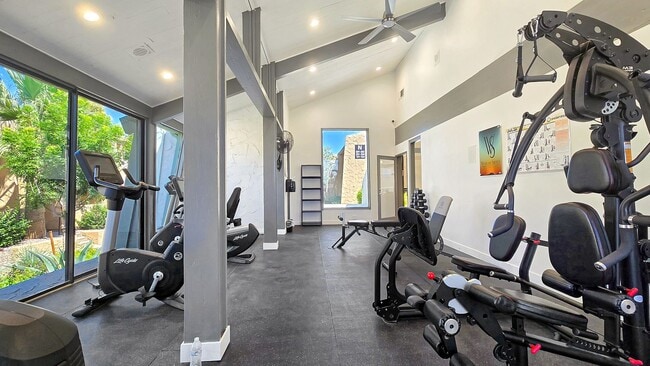 Building Photo - Pleasant 2b/2ba Condo in Wonderful South S...