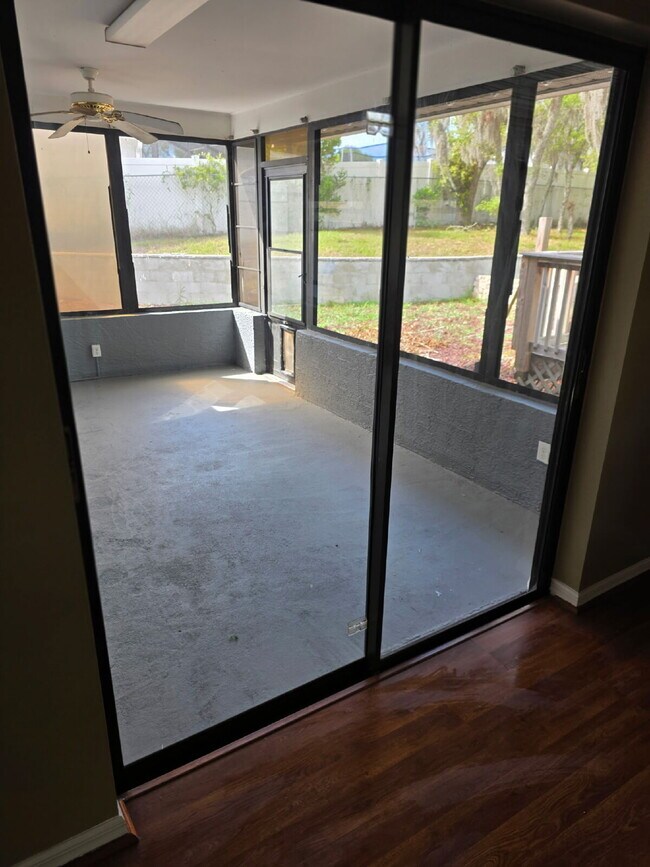 Building Photo - Large two Bedroom, 2 Bathroom, 2 Car Garage Home For Rent. *** Rent includes Water, Internet, and...