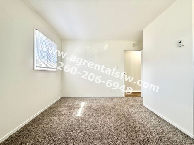 Building Photo - 3 Bedroom House