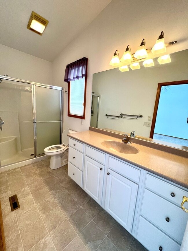 Building Photo - Dog Friendly 3 bed 2 bath Home