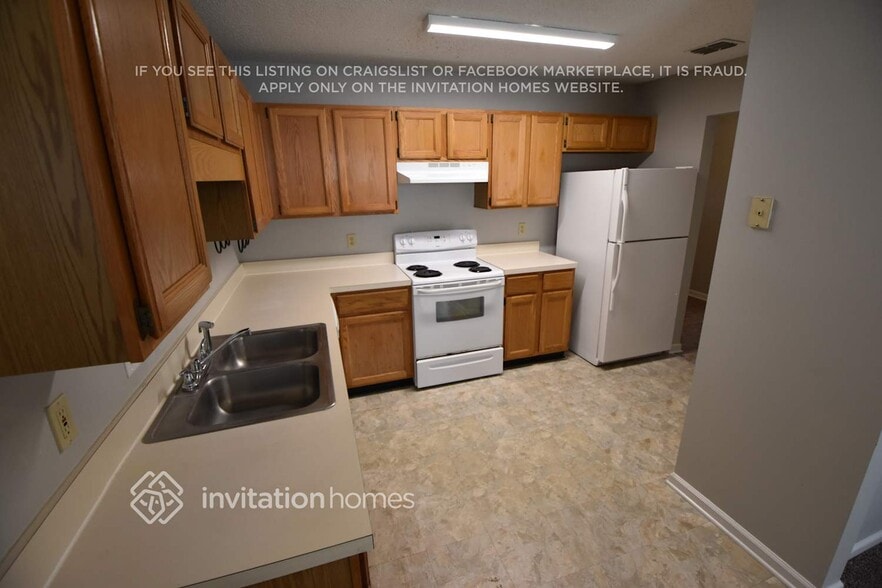Building Photo - 3846 English Colony Dr S
