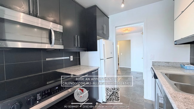 Building Photo - Sunny, west facing, Large 1 bedroom with tons of storage, includes water/garbage/amenities/parking!