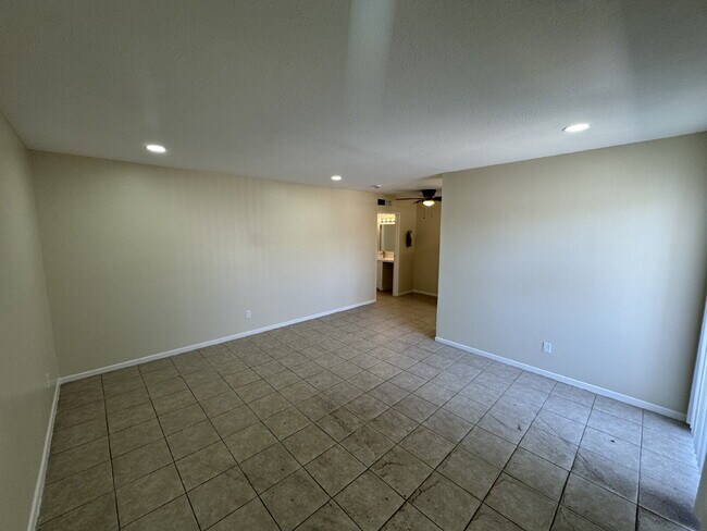 Building Photo - Freshly Painted 2-Bed with Remodeled Kitchen & Open Layout