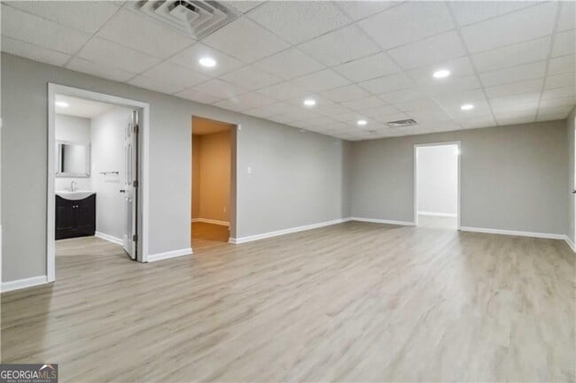 Building Photo - 100 Heritage Club Cir