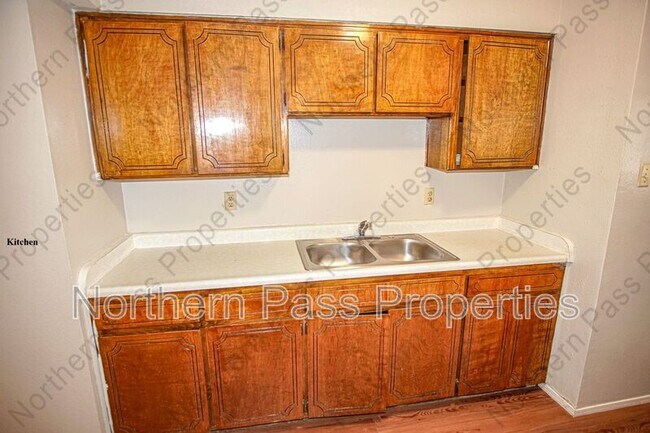 Building Photo - 8548 Arboleda Dr