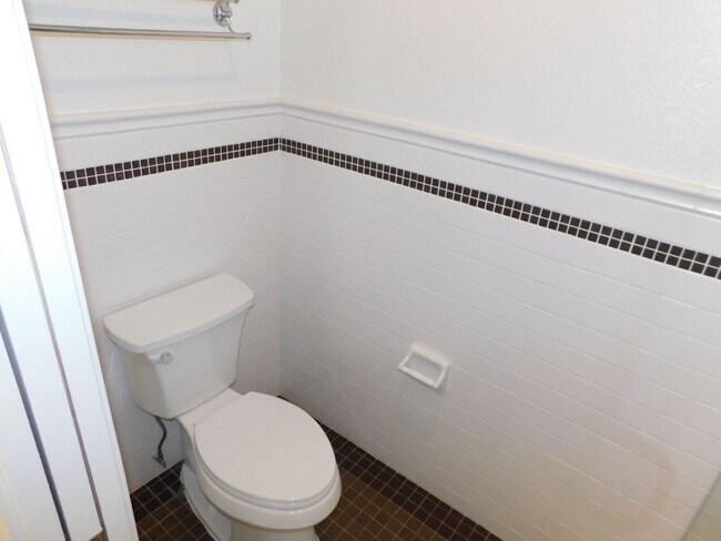 Building Photo - Charming 4 Bed, 2 Bath, Single-Story home in Fullerton.