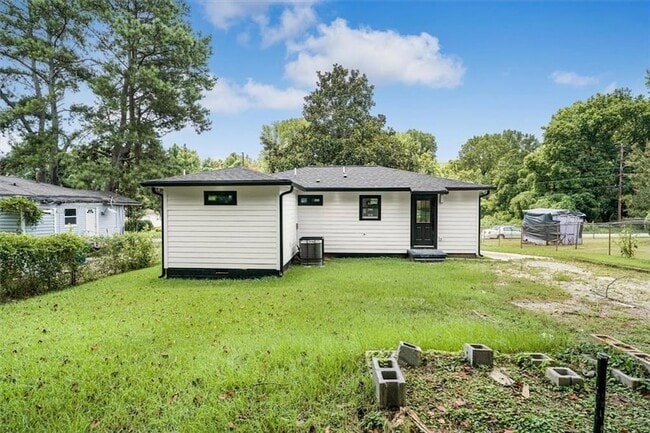 Building Photo - 2353 Clarissa Dr NW