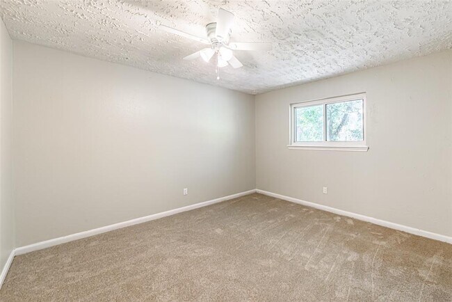 Building Photo - 102 Butlers Ct