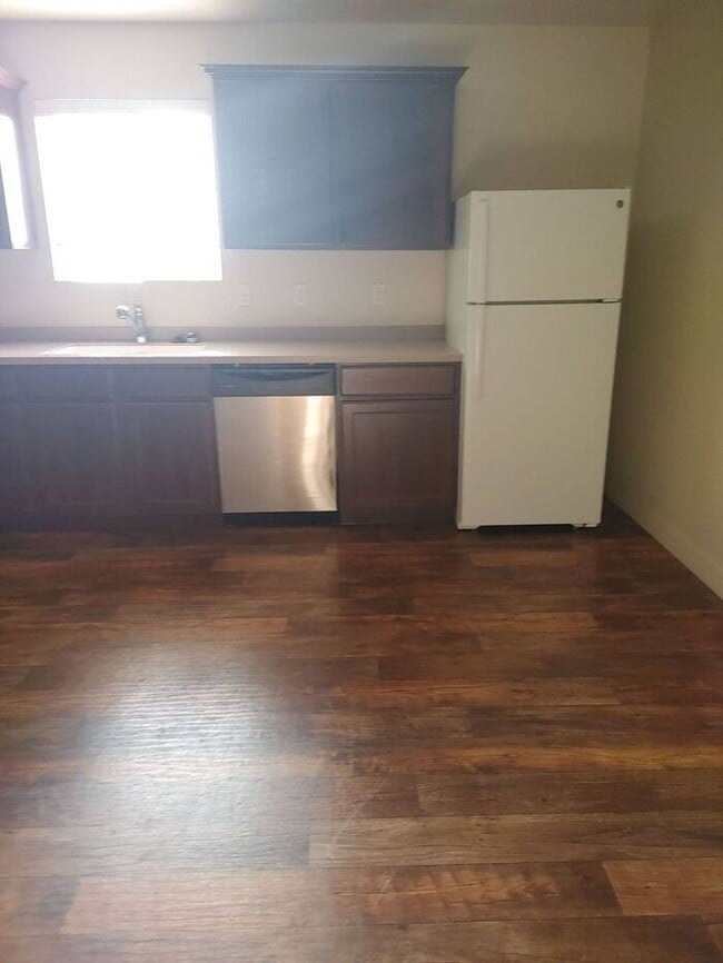 Building Photo - Beautiful 3 Story Vineyard Townhome