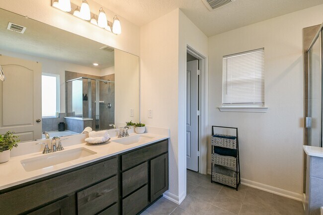 Building Photo - 6223 Topaz Pnes Trl