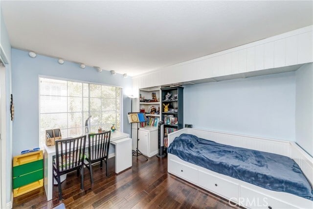 Building Photo - 5 Pelicano