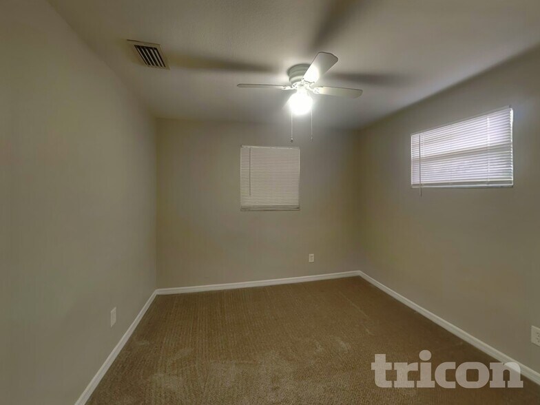 Building Photo - 8636 Oriole Ln