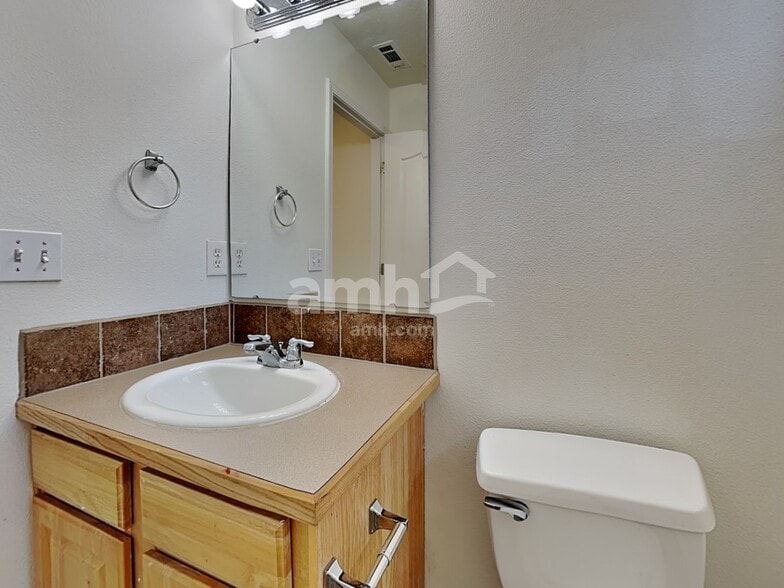 Building Photo - 9707 W Brogan Dr