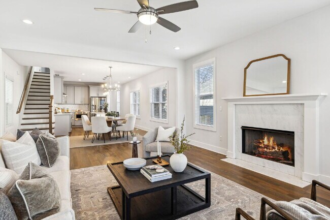 Building Photo - Grandeur in Germantown!
