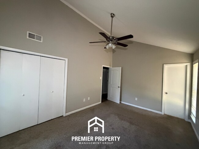 Building Photo - Charming 3BR/2BA Bartlett Area Home | Vaulted Ceilings, Fireplace & Stainless Steel Stove