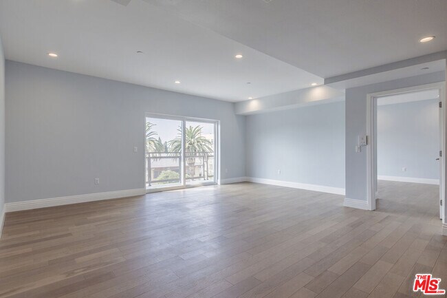 Building Photo - 2939 Leeward Ave
