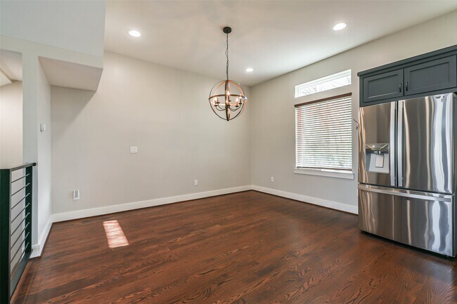 Building Photo - 2422 Hadley St