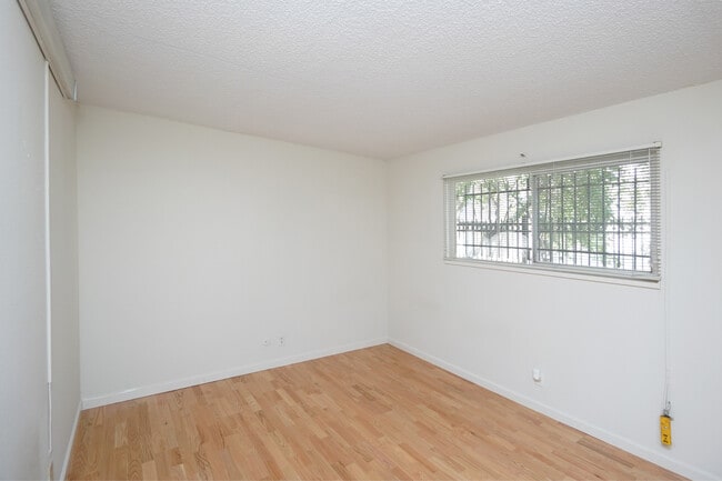 Building Photo - Parker House