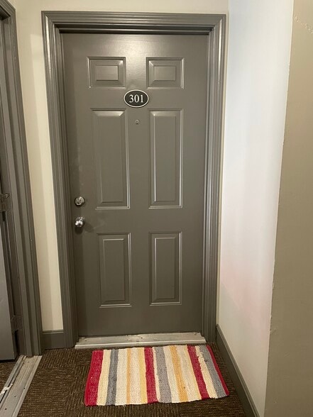 Building Photo - 935 Washington St