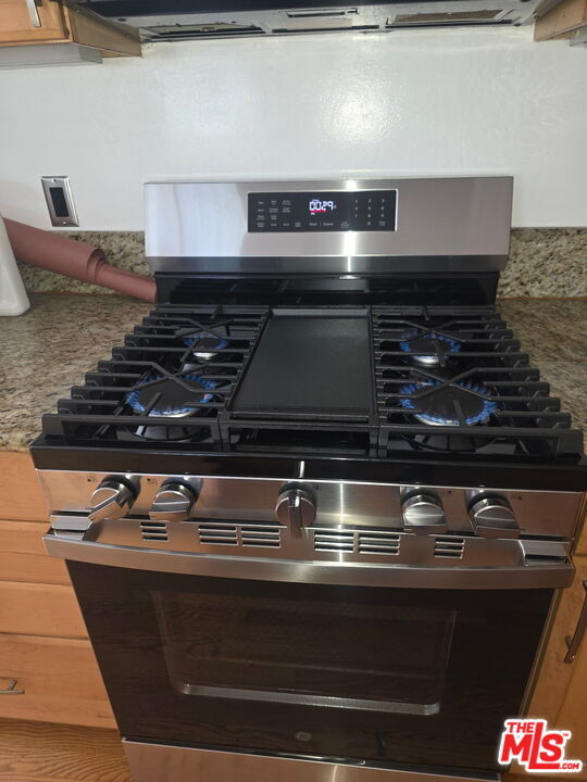 Building Photo - 670 Broadway St