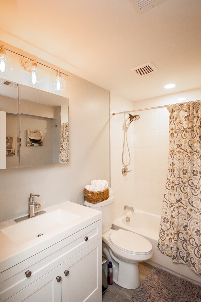 Building Photo - 34 Jamaica Rd