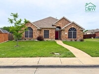 Building Photo - Spacious DeSoto 4-Bed - Fenced Yard, Fireplace, 2-Car Garage