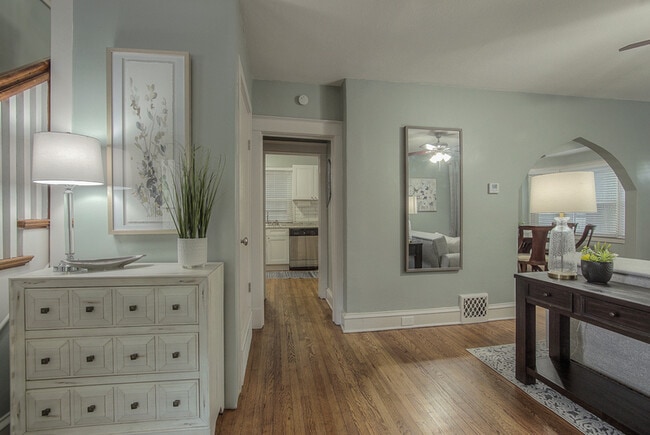 Building Photo - 1145 W 41st Terrace