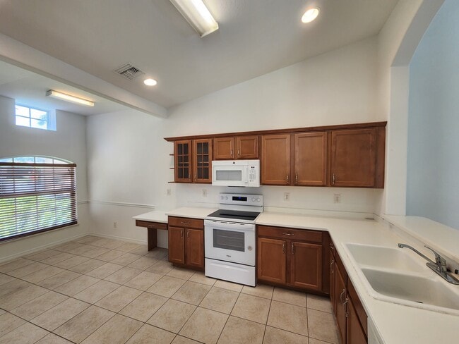 Building Photo - 15121 Cortona Way