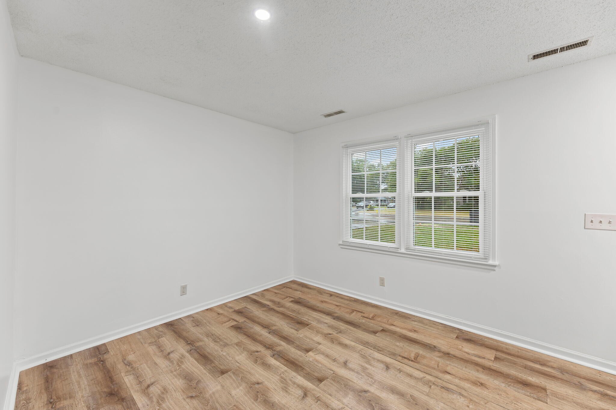 Building Photo - 226 S Ridgeview Rd