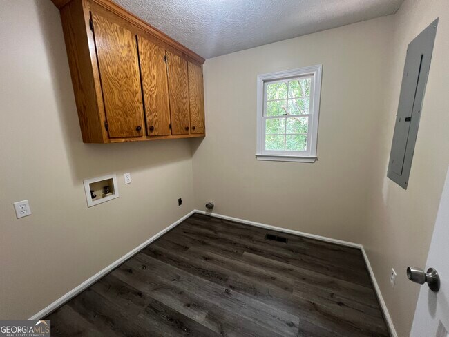 Building Photo - 222 Lacey Ln