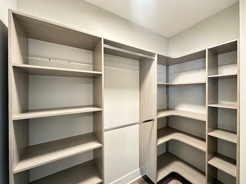 Building Photo - 369 Hazel Ave