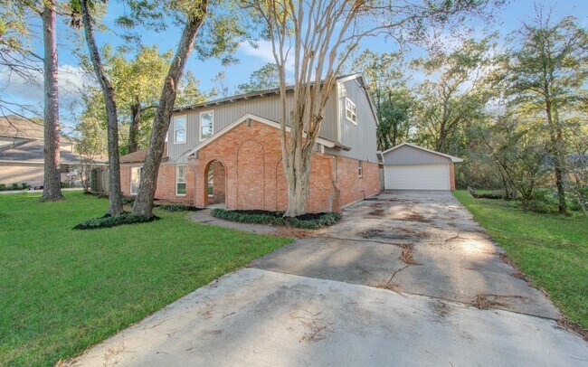 Building Photo - 590 River Plantation Dr