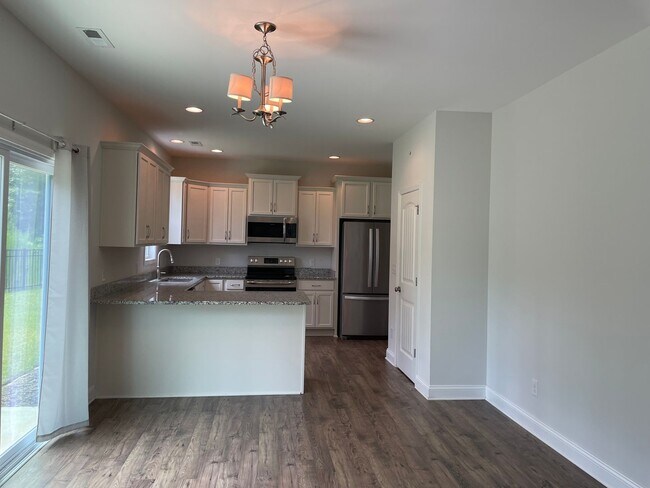 Building Photo - Like new home on cul-de-sac lot with 3 bedrooms, loft and 2.5 bathrooms!