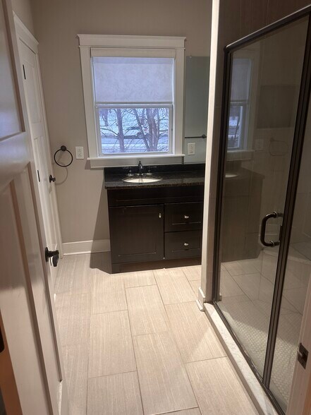 Building Photo - 135 Maple Ave